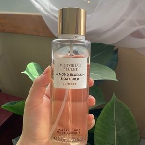 Victorias Secret Almond Blossom & Oat Milk